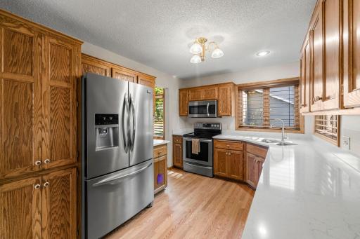 Spacious kitchen with lots of quartz countertops
