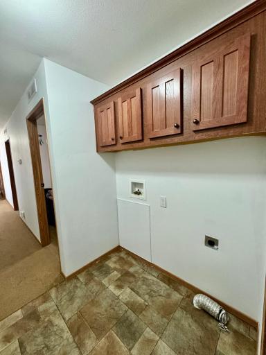 Laundry Hookups in Hall