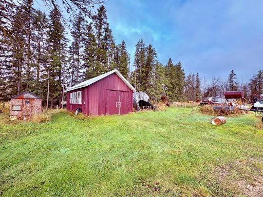 18x26 workshop- concrete floor & work benches