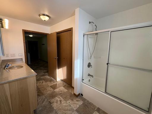 Main level Full bath