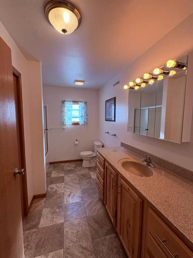 Main level full bath