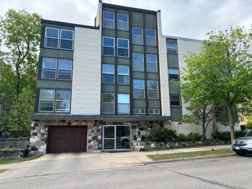 821 Douglas Avenue, 104, Minneapolis, MN 55403
