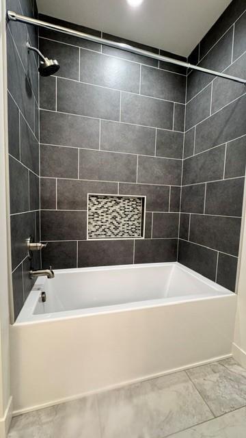 Primary Tub w- Tile detail.jpg