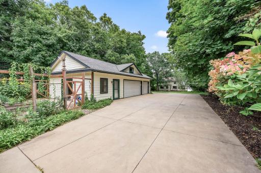 2431 S Shore Boulevard, Saint Paul, MN 55110