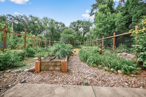 2431 S Shore Boulevard, Saint Paul, MN 55110