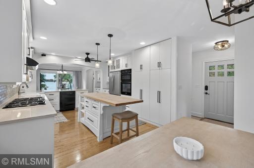 2431 S Shore Boulevard, Saint Paul, MN 55110