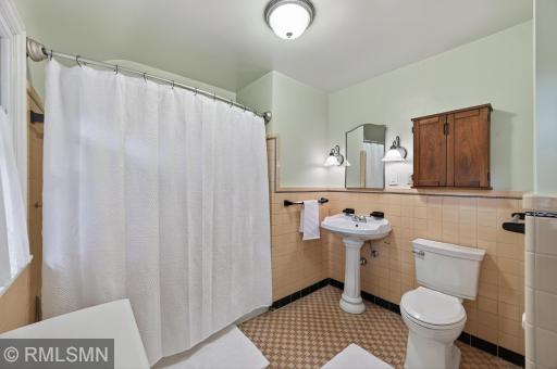 2431 S Shore Boulevard, Saint Paul, MN 55110