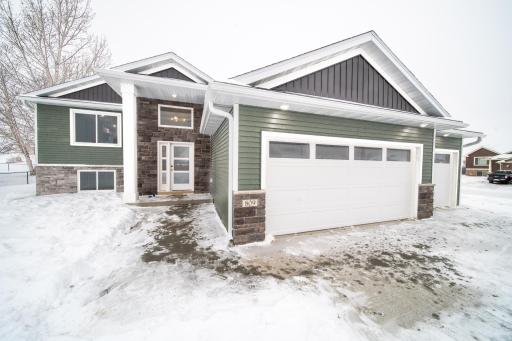 809 5th Avenue NW, Dodge Center, MN 55927