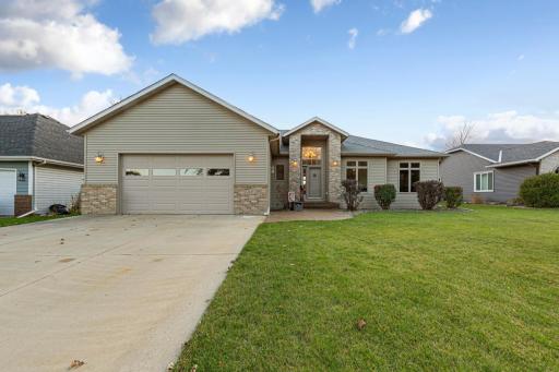 Photo for 1447 Nottingham Drive, Owatonna, MN 55060 - listing #6808906 1447 Nottingham Drive, Owatonna, MN 55060