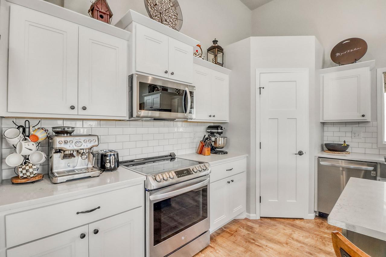 Kitchen1_4-1280.JPG
