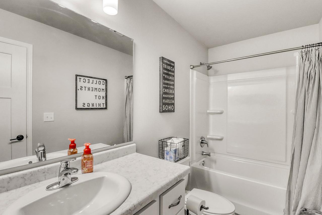 Upstairs Bathroom1_1-1280.JPG