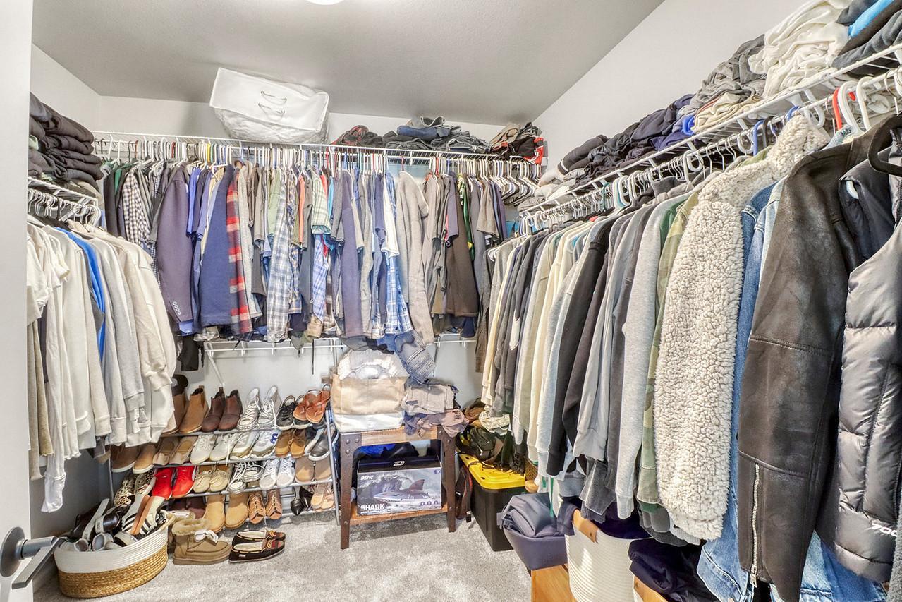 Primary Closet1_1-1280.JPG