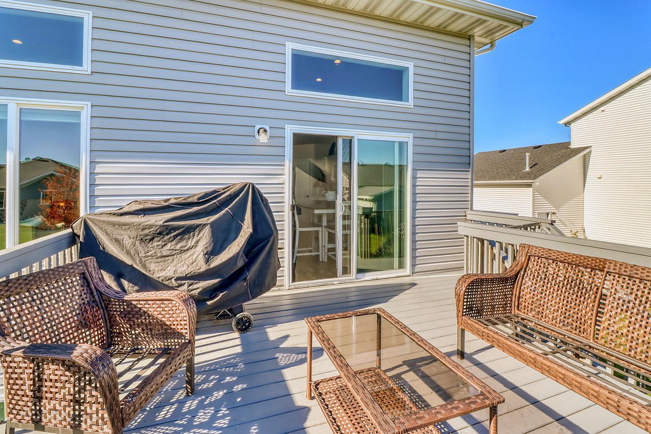 Backyard_deck1_2-1280.JPG
