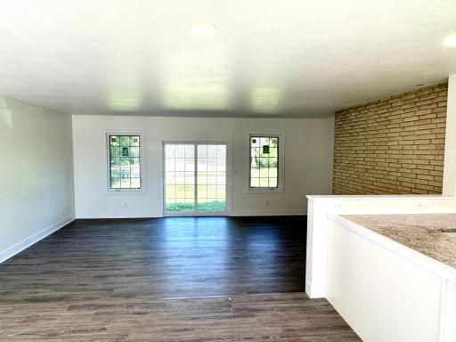 505 6th Street NE, Roseau, MN 56751