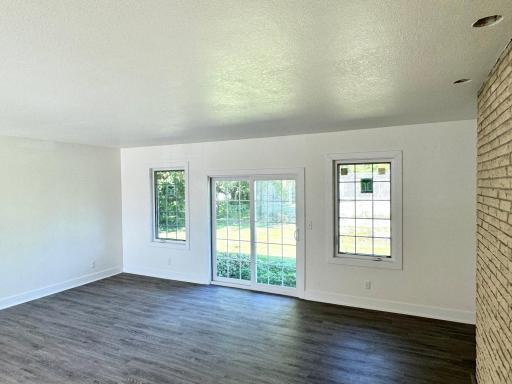 505 6th Street NE, Roseau, MN 56751