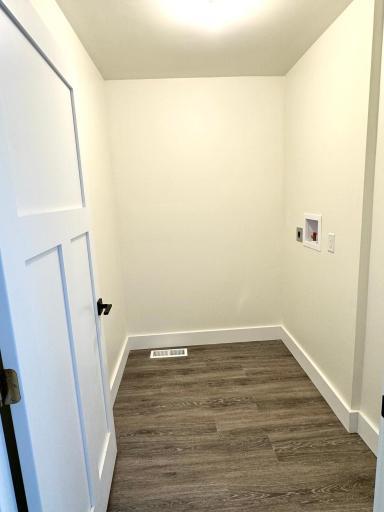 505 6th Street NE, Roseau, MN 56751