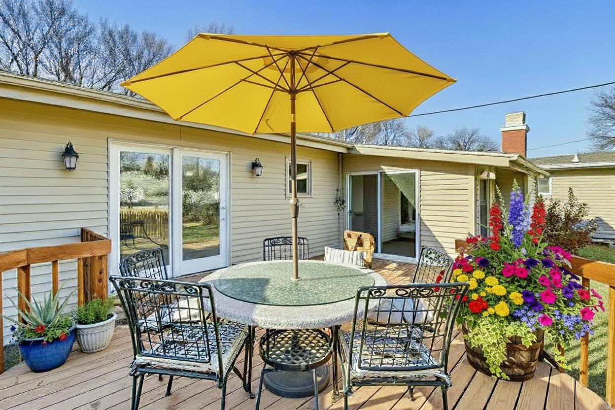Backyard deck 2.jpg