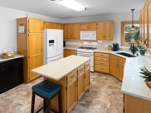 Kitchen Island with Quartz Countertops