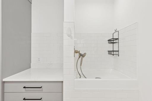6101 Blake Circle, Edina, MN 55436