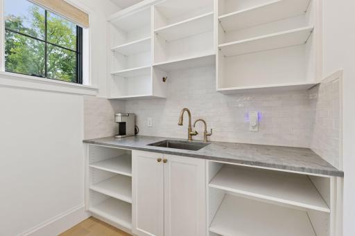 6101 Blake Circle, Edina, MN 55436