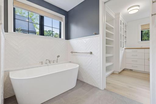 6101 Blake Circle, Edina, MN 55436