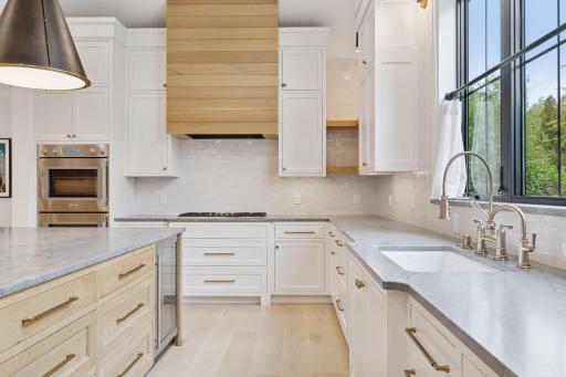 6101 Blake Circle, Edina, MN 55436