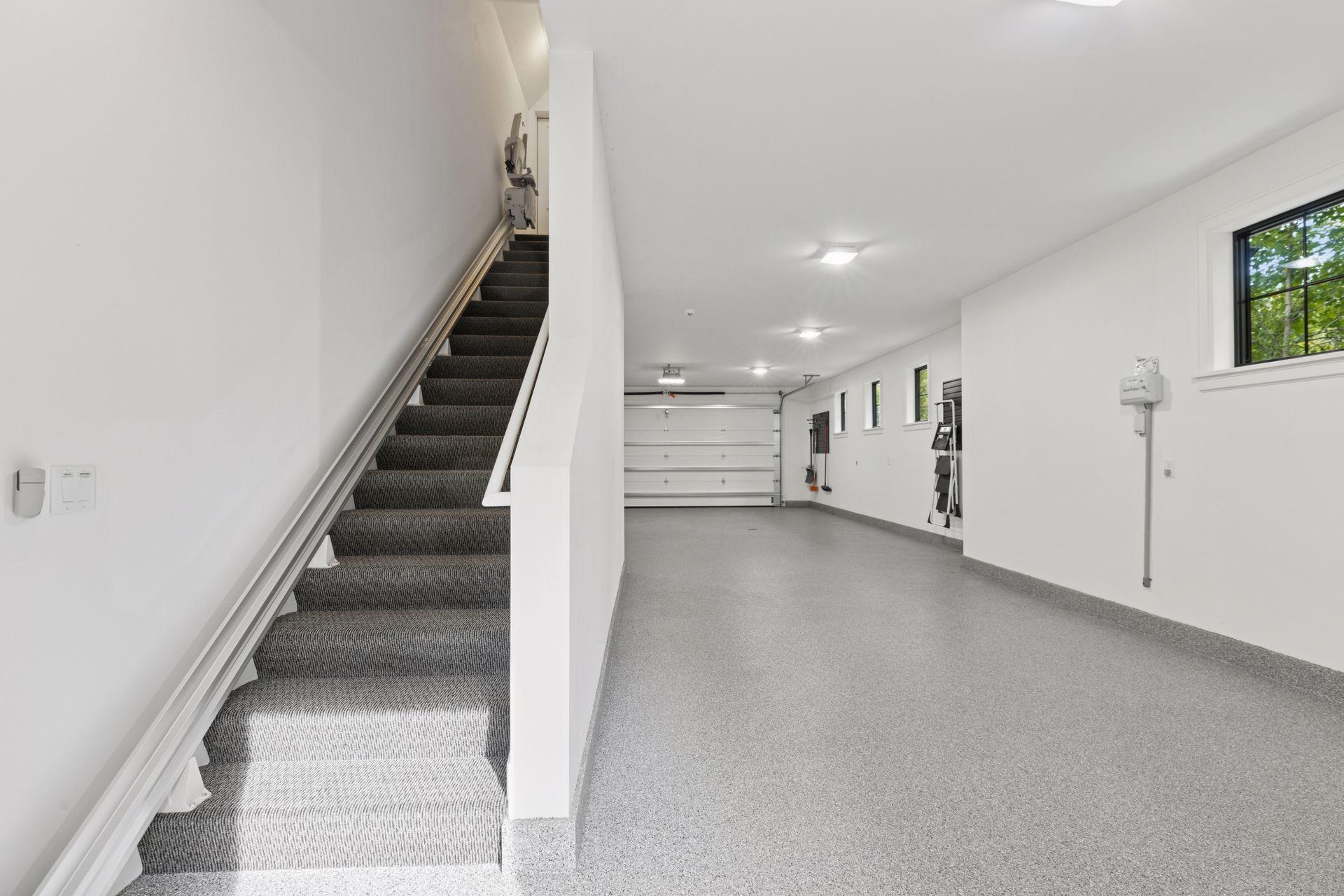 Access to upper level apartment