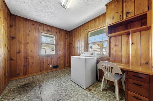 1043 Chase Avenue, Gibbon, MN 55335