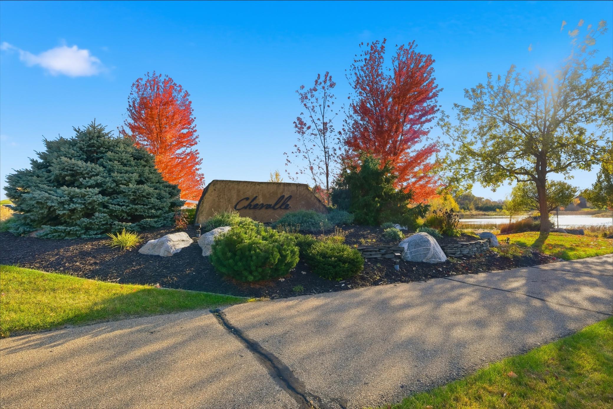 Welcome to the special Chevalle neighborhood where lifestyle and amenities can be enjoyed.