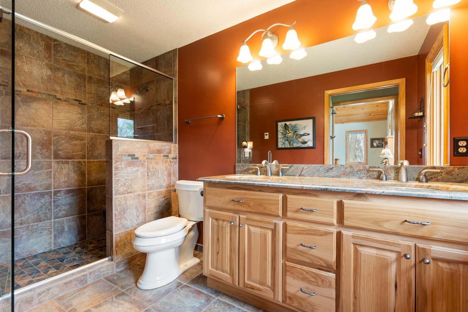 Private Primary 3/4 Bathroom