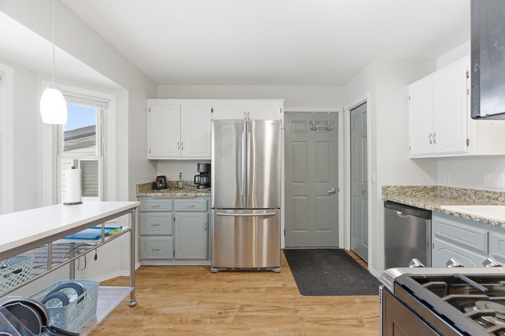 21-web-or-mls-9345 N Washburn Ave-21.jpg