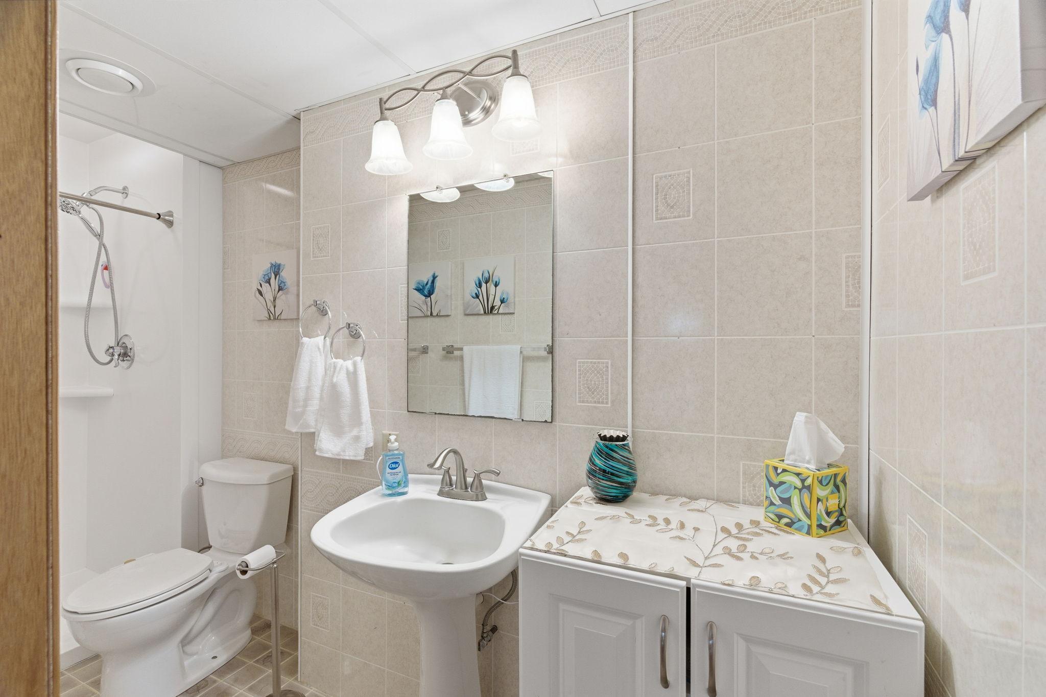 44-web-or-mls-9345 N Washburn Ave-44.jpg