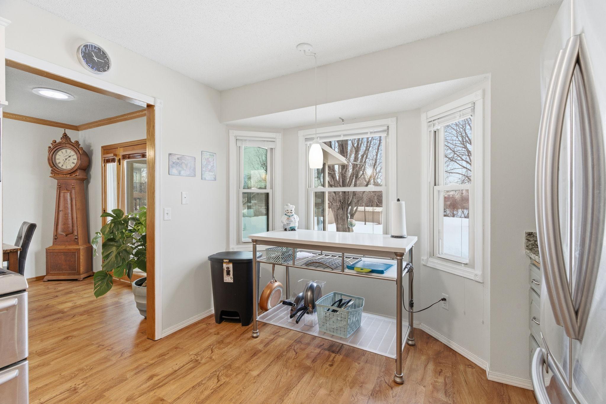 23-web-or-mls-9345 N Washburn Ave-23.jpg