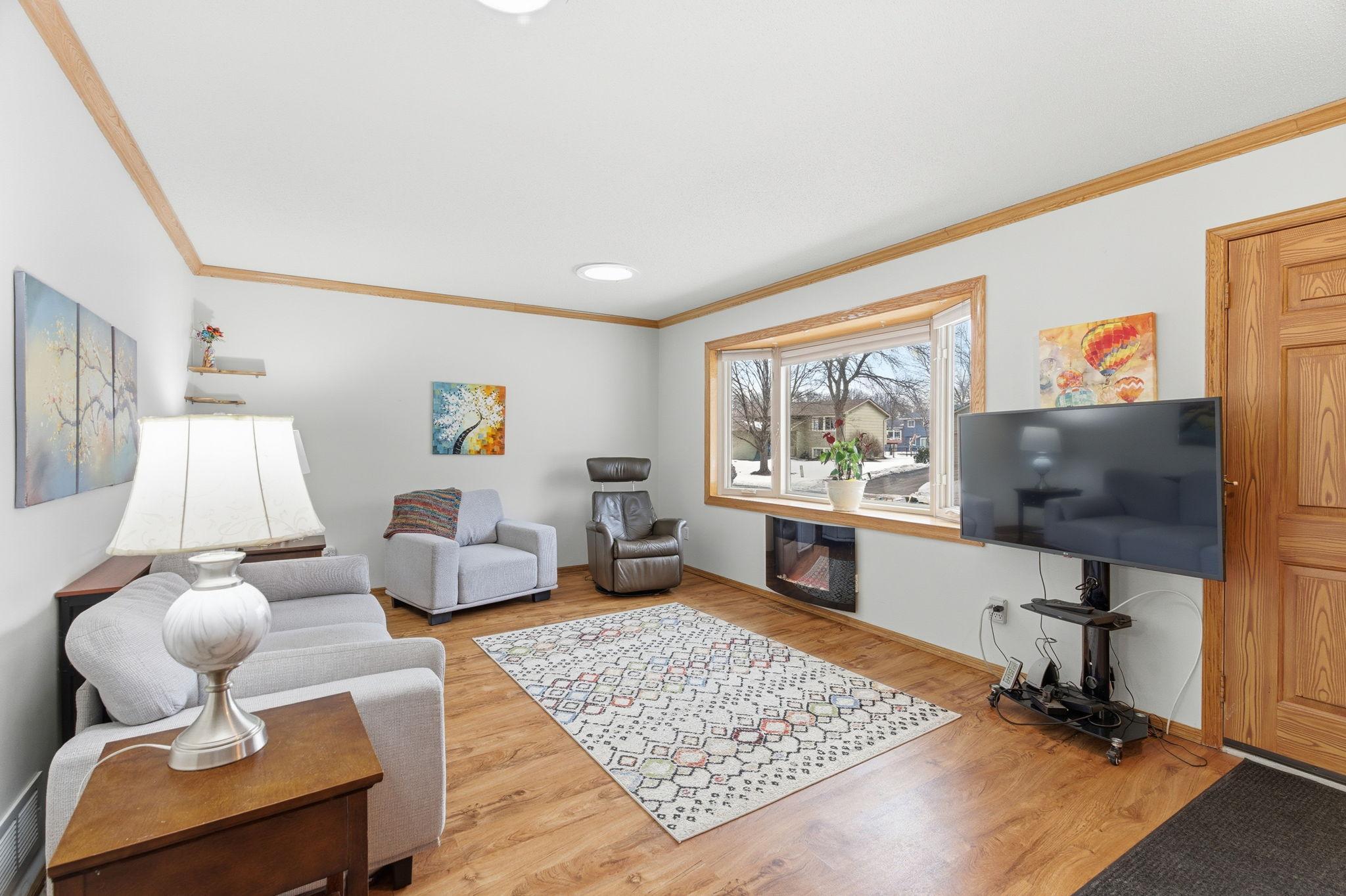 12-web-or-mls-9345 N Washburn Ave-12.jpg