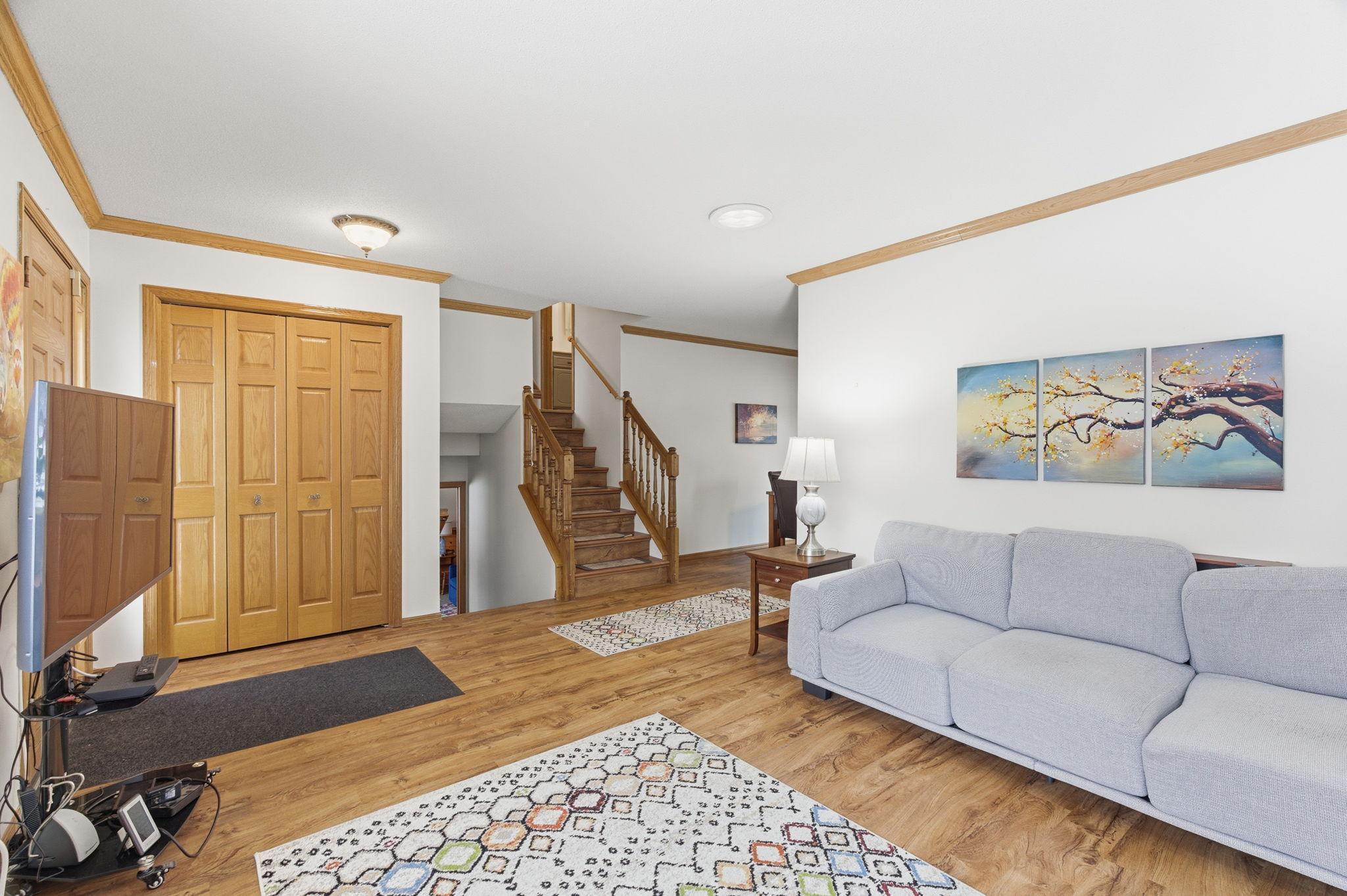 14-web-or-mls-9345 N Washburn Ave-14.jpg