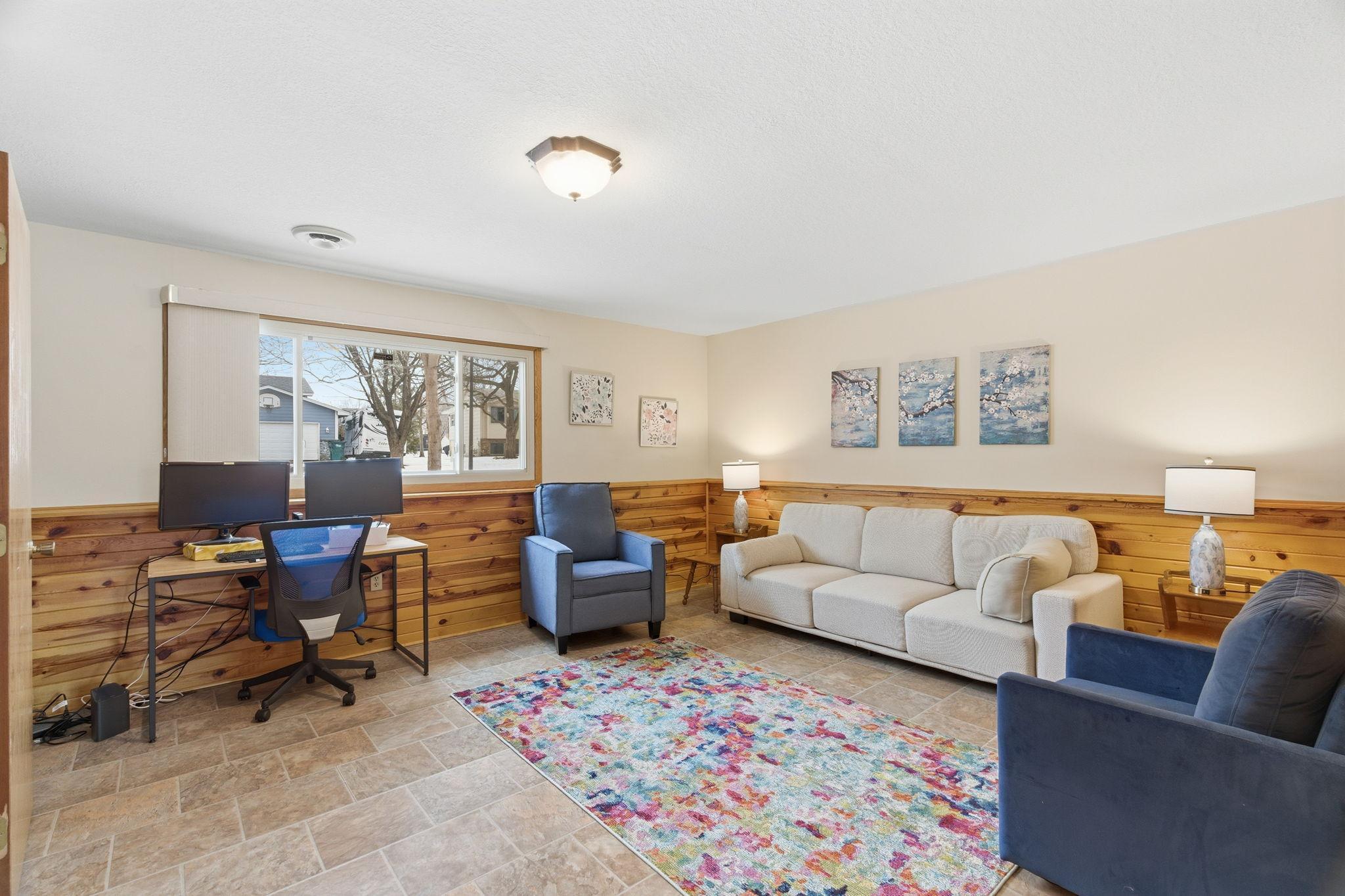 40-web-or-mls-9345 N Washburn Ave-40.jpg