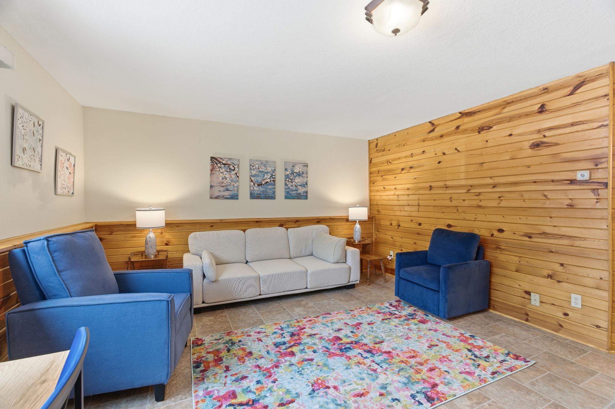 41-web-or-mls-9345 N Washburn Ave-41.jpg