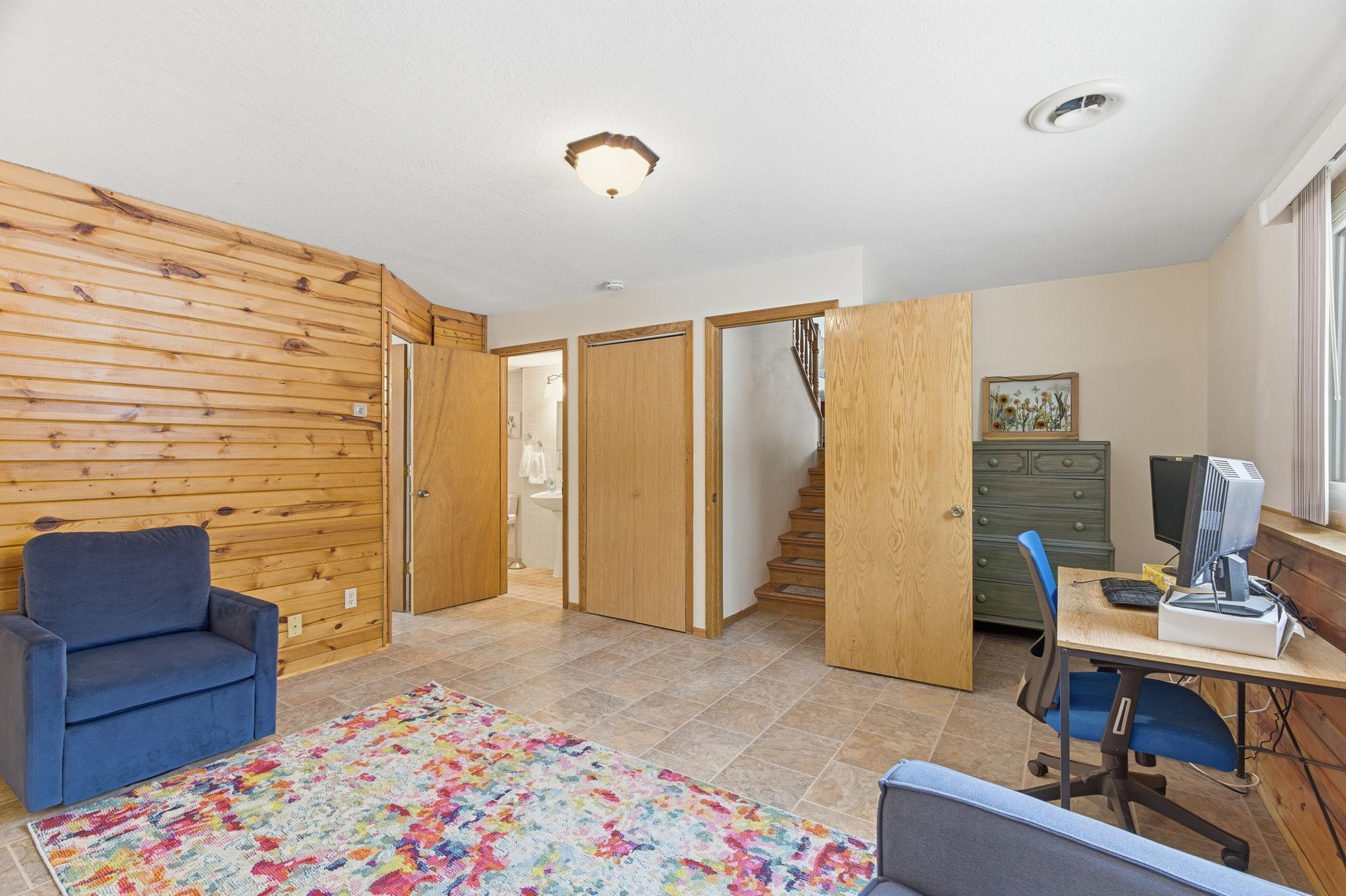 42-web-or-mls-9345 N Washburn Ave-42.jpg