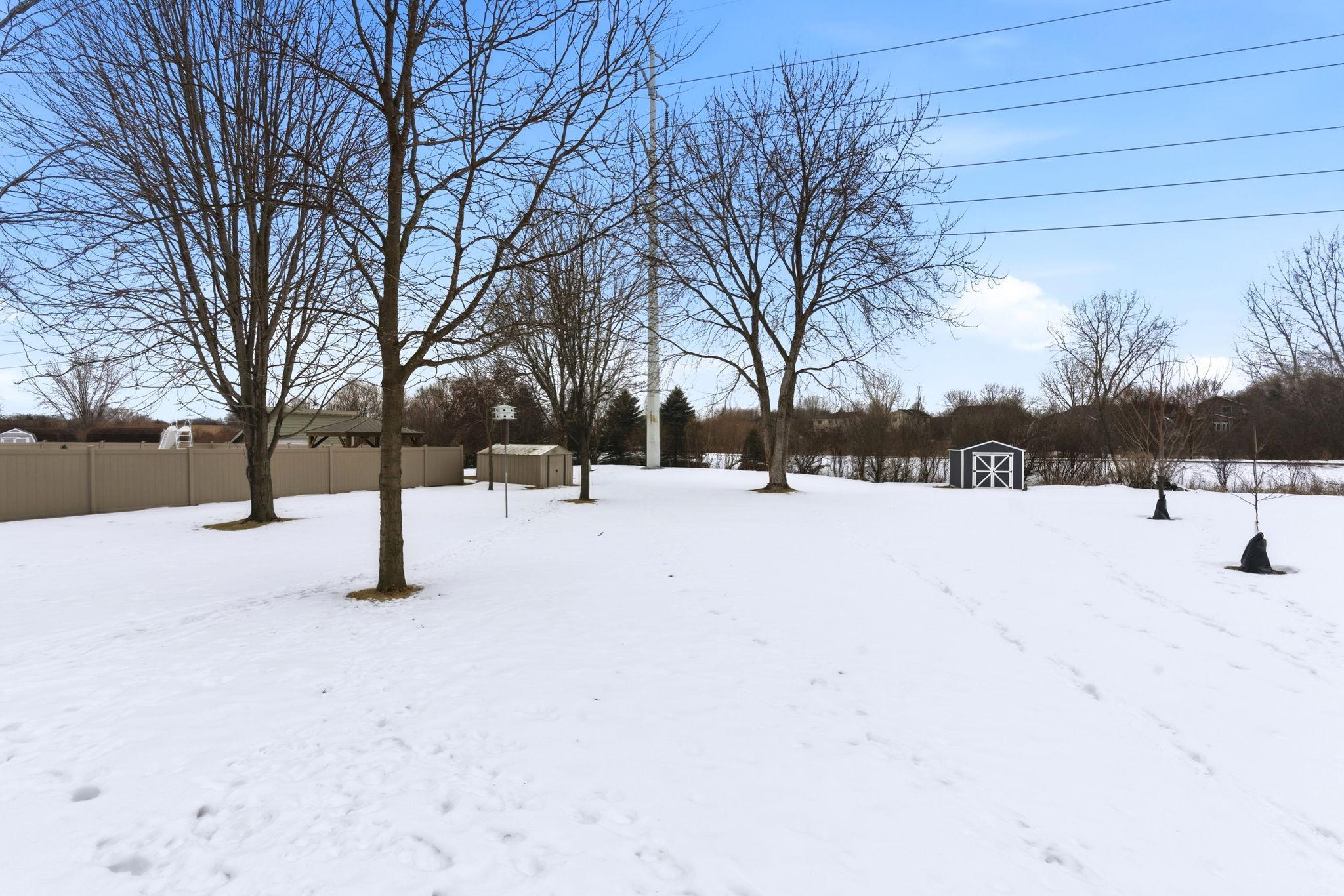 9-web-or-mls-9345 N Washburn Ave-9.jpg