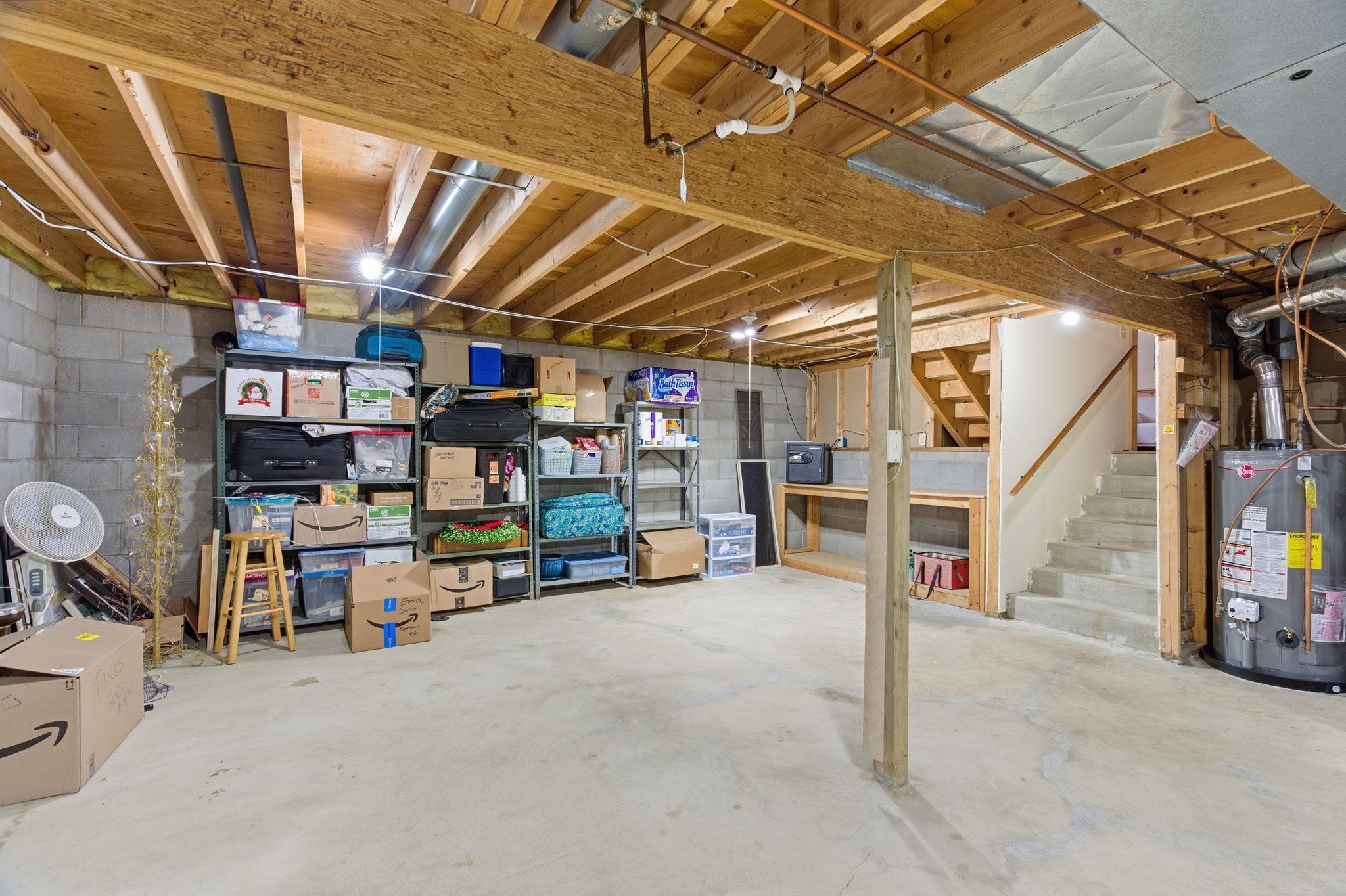 48-web-or-mls-9345 N Washburn Ave-48.jpg