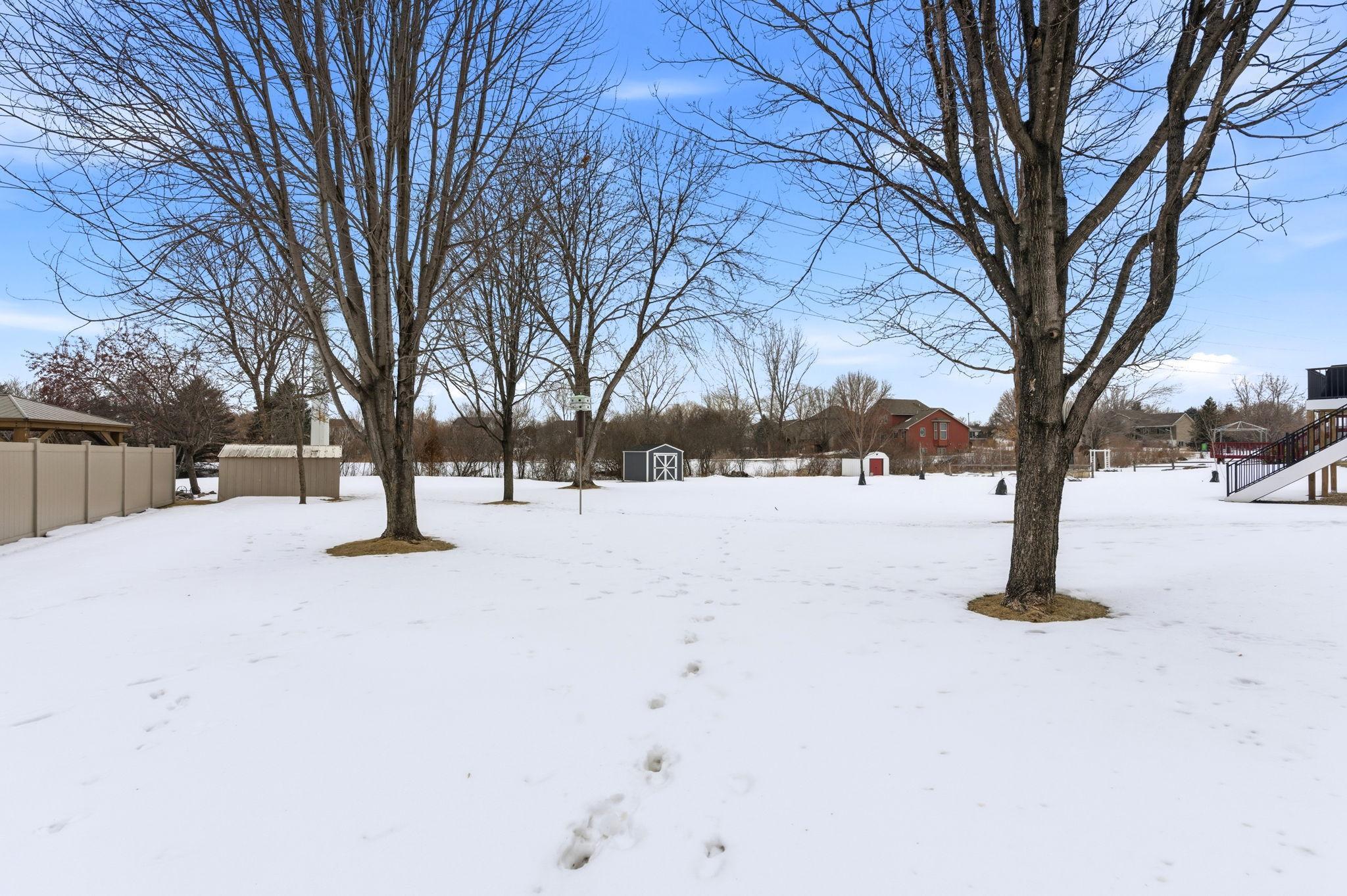 10-web-or-mls-9345 N Washburn Ave-10.jpg