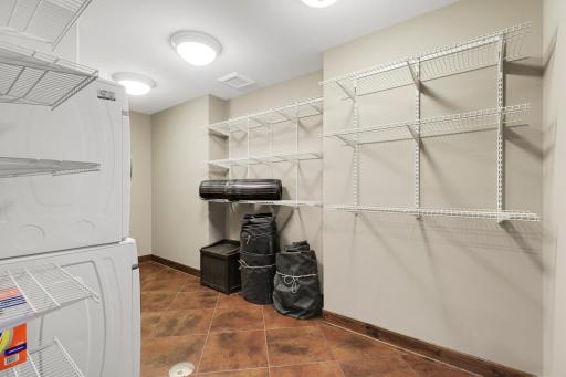 The lake room provides extra pool and lake storage, and has a convenient, 2nd laundry set up.