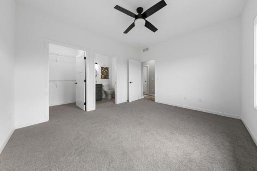 44 Main bedroom.jpg