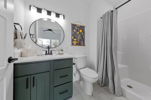 46 Main bathroom.jpg
