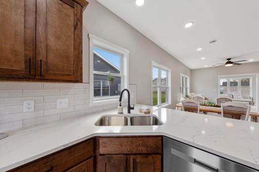 15 Kitchen.jpg
