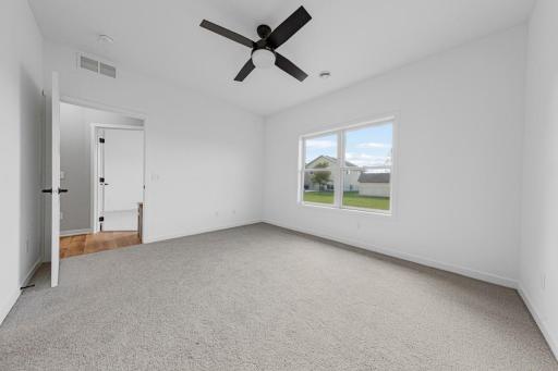 43 Main bedroom.jpg