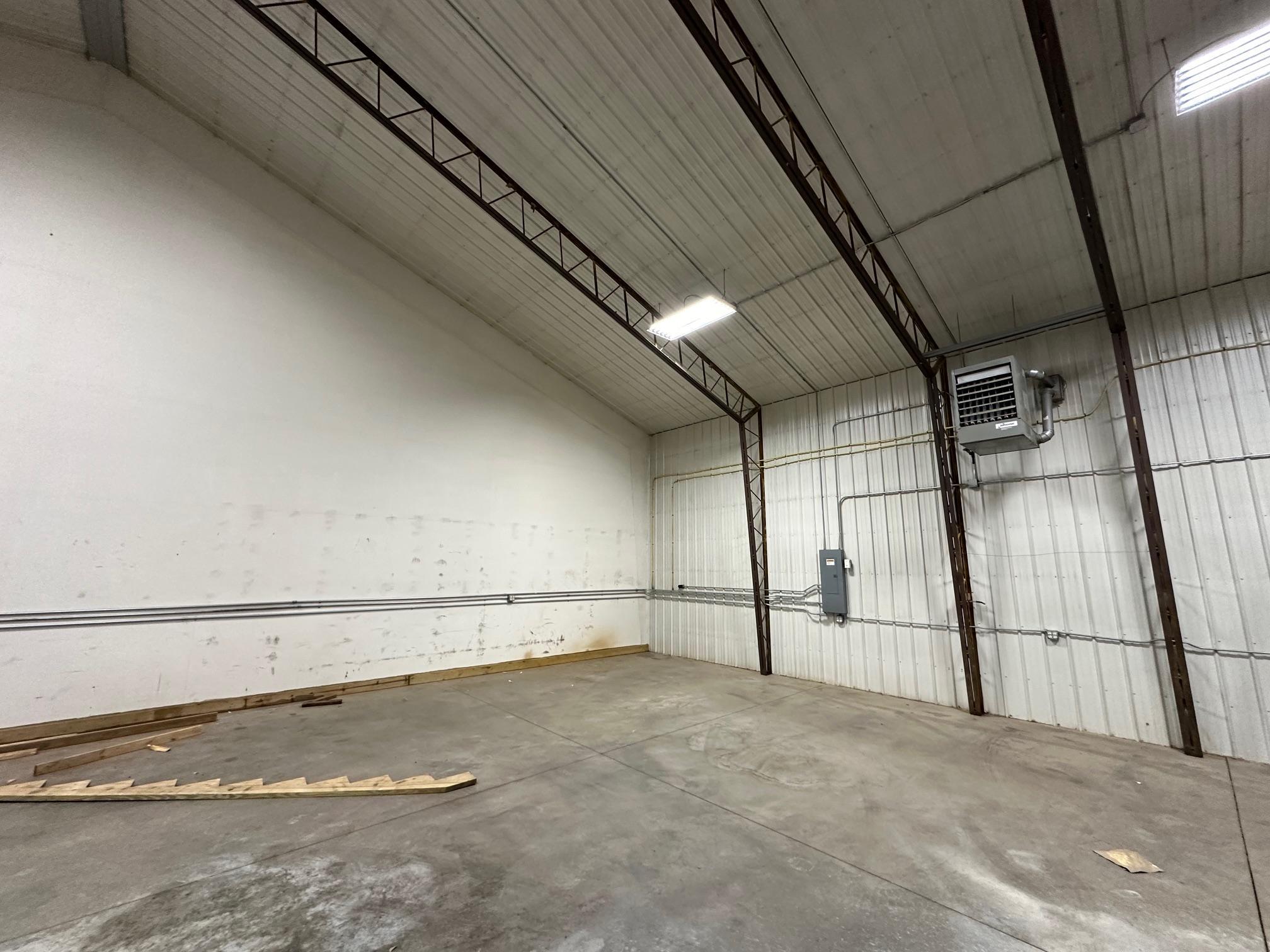 Heated 40'x60' bay with 16' high sidewalls