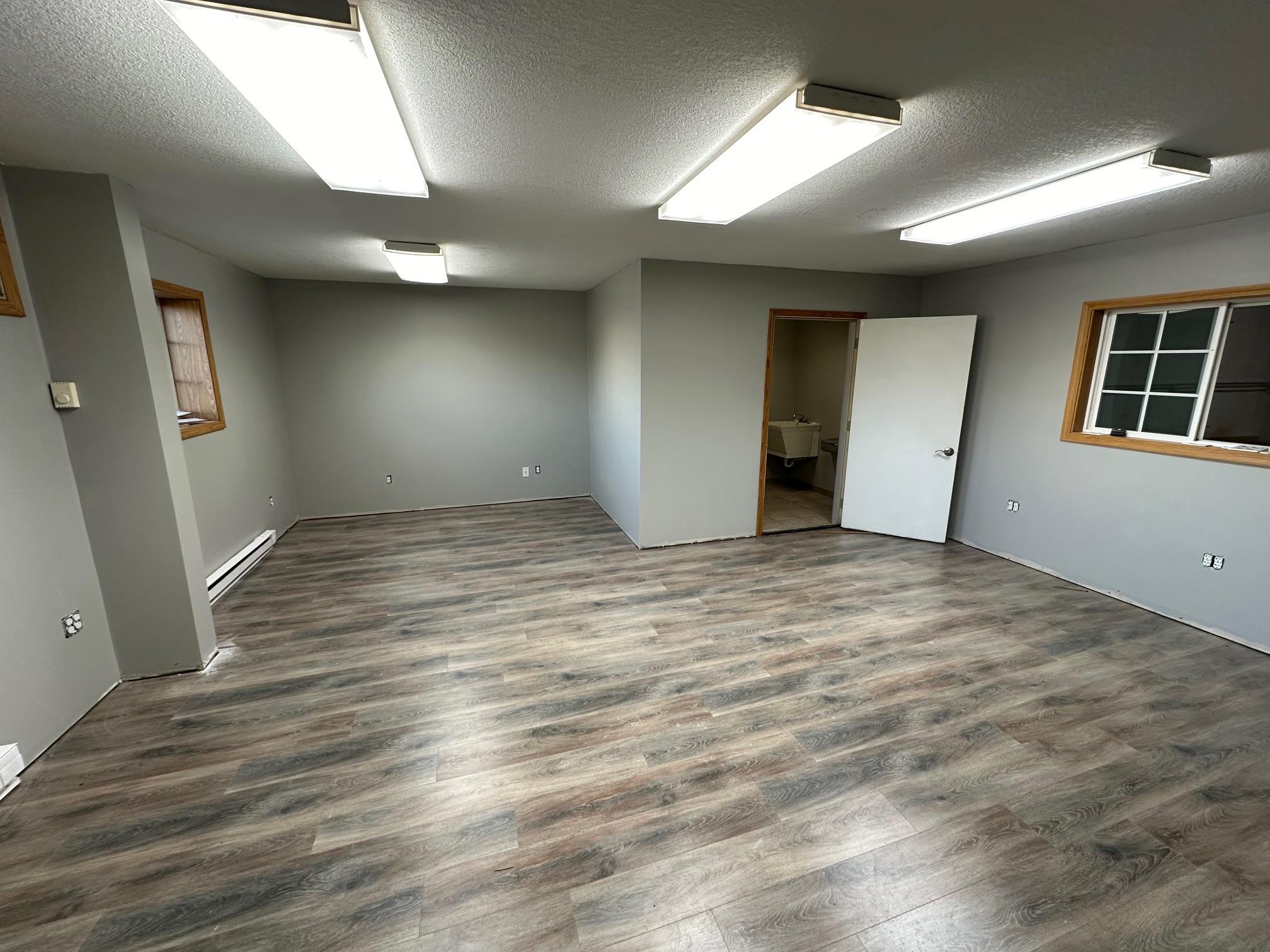 Office area - 20'x20'