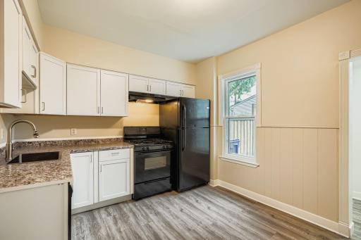 595 Hawthorne Ave Avenue E, Saint Paul, MN 55130
