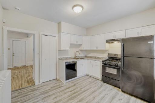 595 Hawthorne Ave Avenue E, Saint Paul, MN 55130